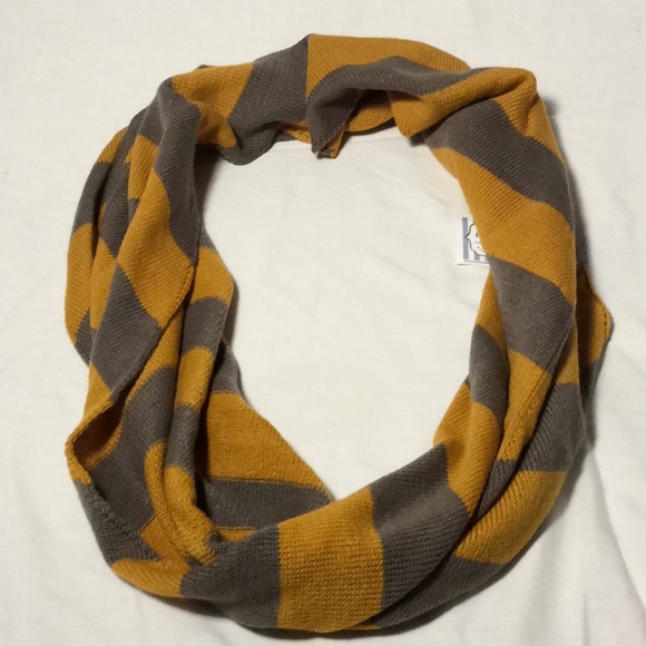 Infinity Scarf - Picture 1 of 3
